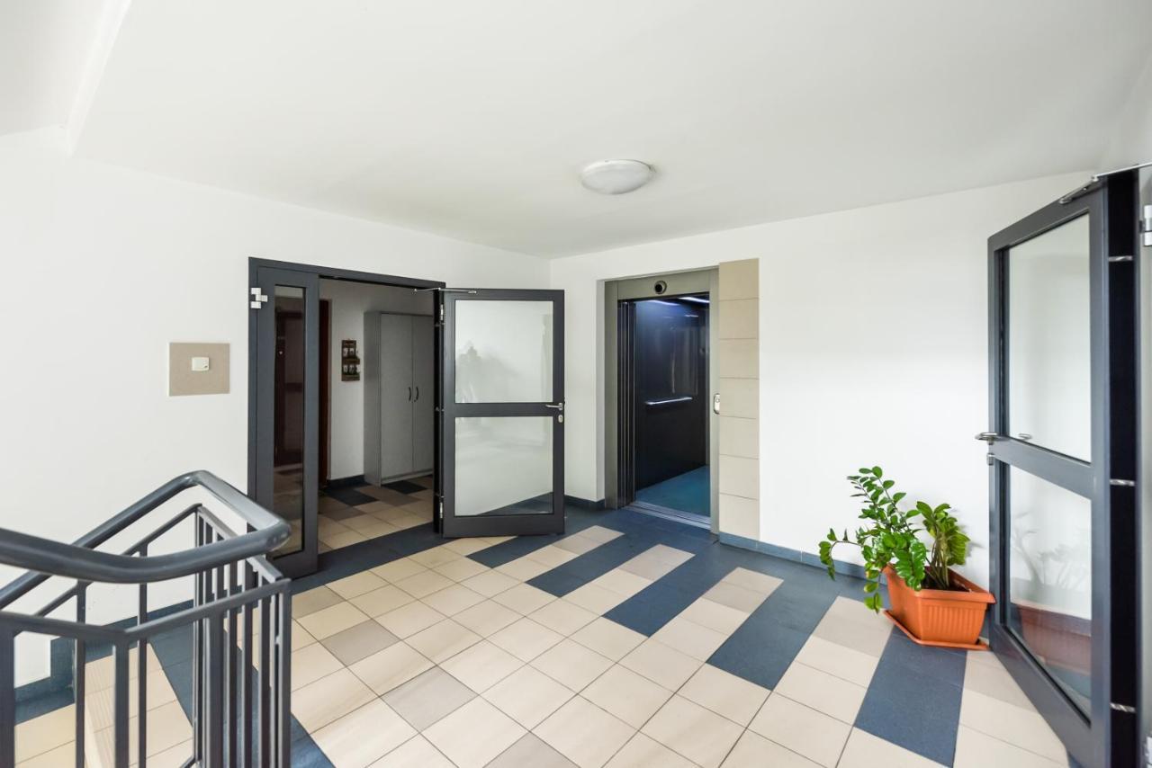 Ursus Pleasant Apartment Varşovia Exterior foto