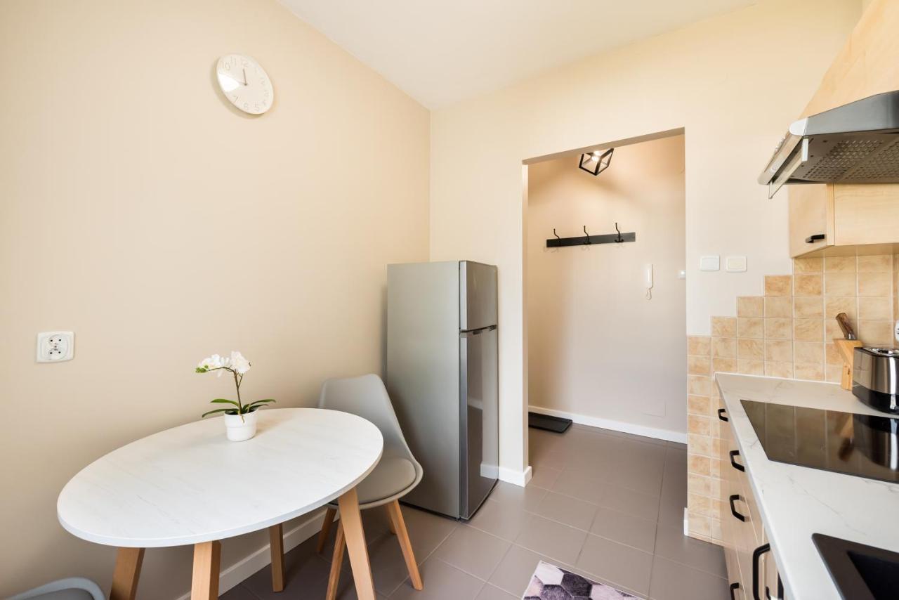 Ursus Pleasant Apartment Varşovia Exterior foto