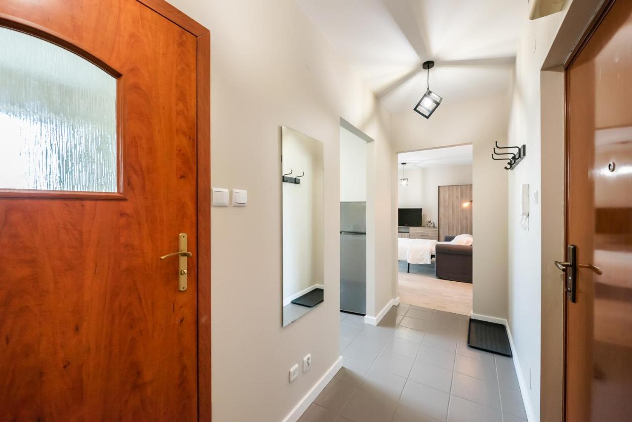 Ursus Pleasant Apartment Varşovia Exterior foto